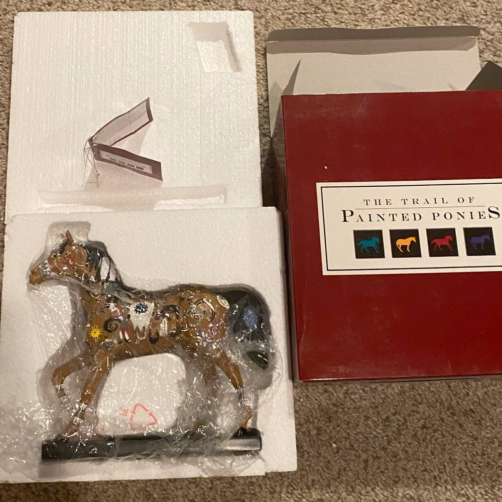 Trail of Painted Ponies 12252 "Wie-Tou" 1E/4369 with box